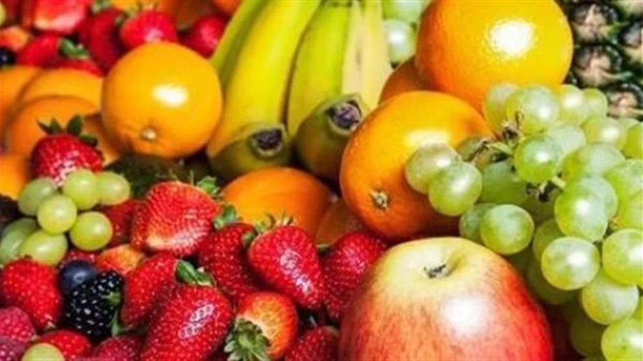 أسعار الفاكهة اليوم: فروق ملحوظة بين أسواق الجملة والقطاعي